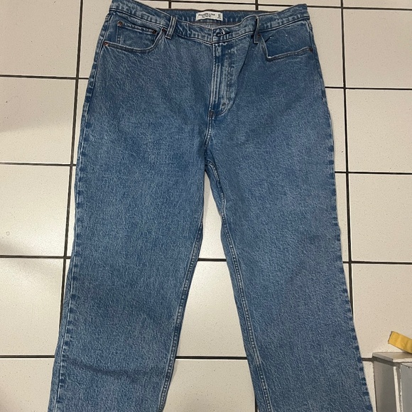 Brand New Abercrombie Straight Jeans - Picture 1 of 3